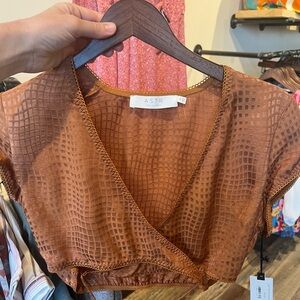 ASTR The Label Brown Cropped Top